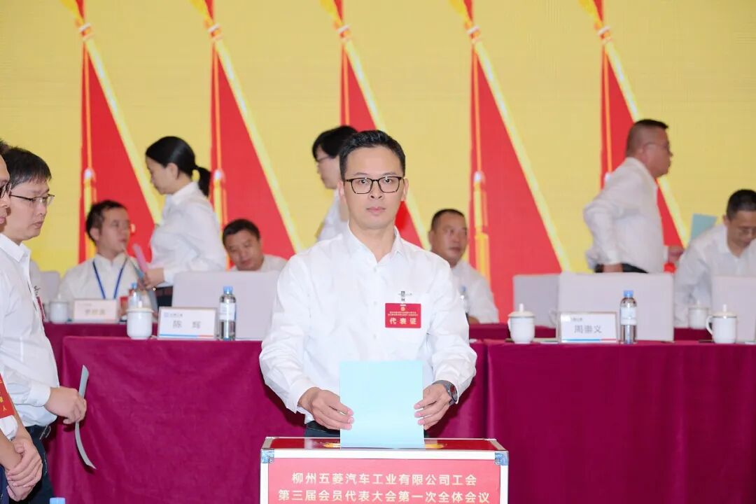 Cmp(冠军)官网 - 西甲希洪竞技主赞助商